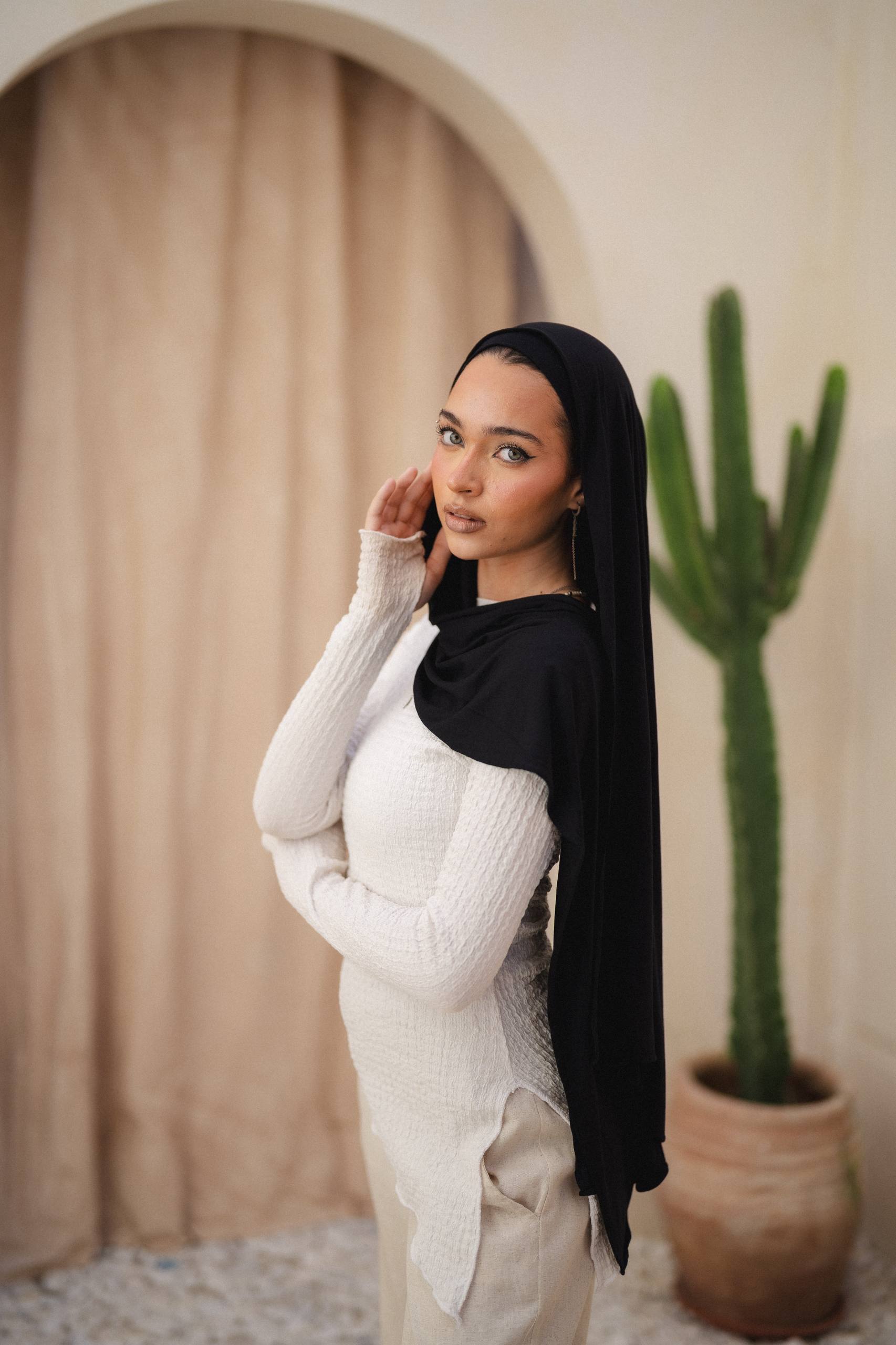 Soft-Taupe Gel with Bandana