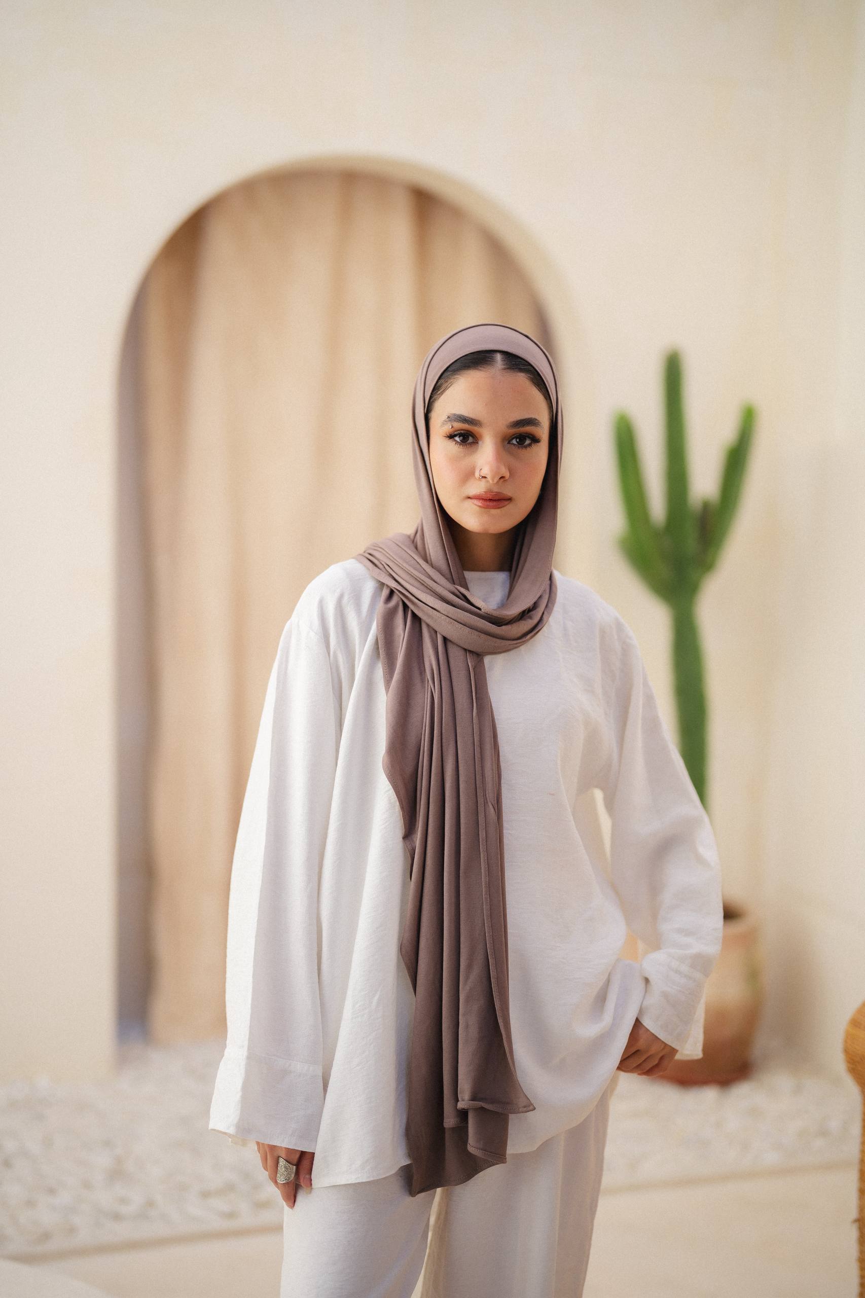 Soft-Taupe Gel with Bandana