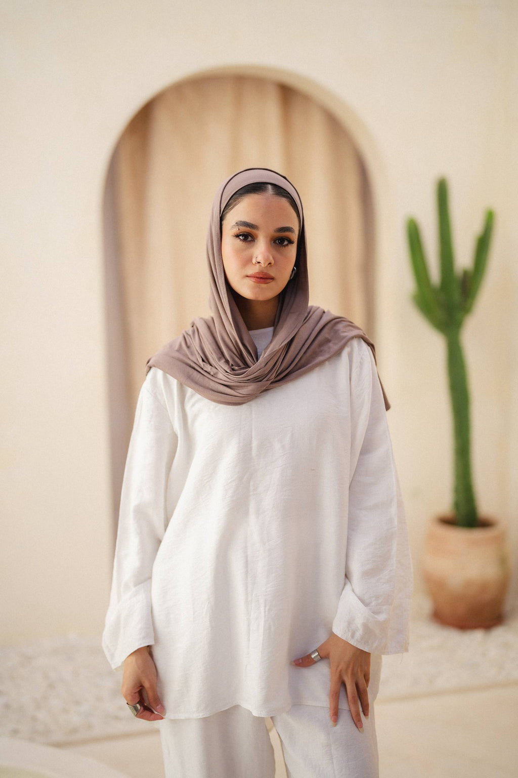 Soft-Taupe Gel with Bandana