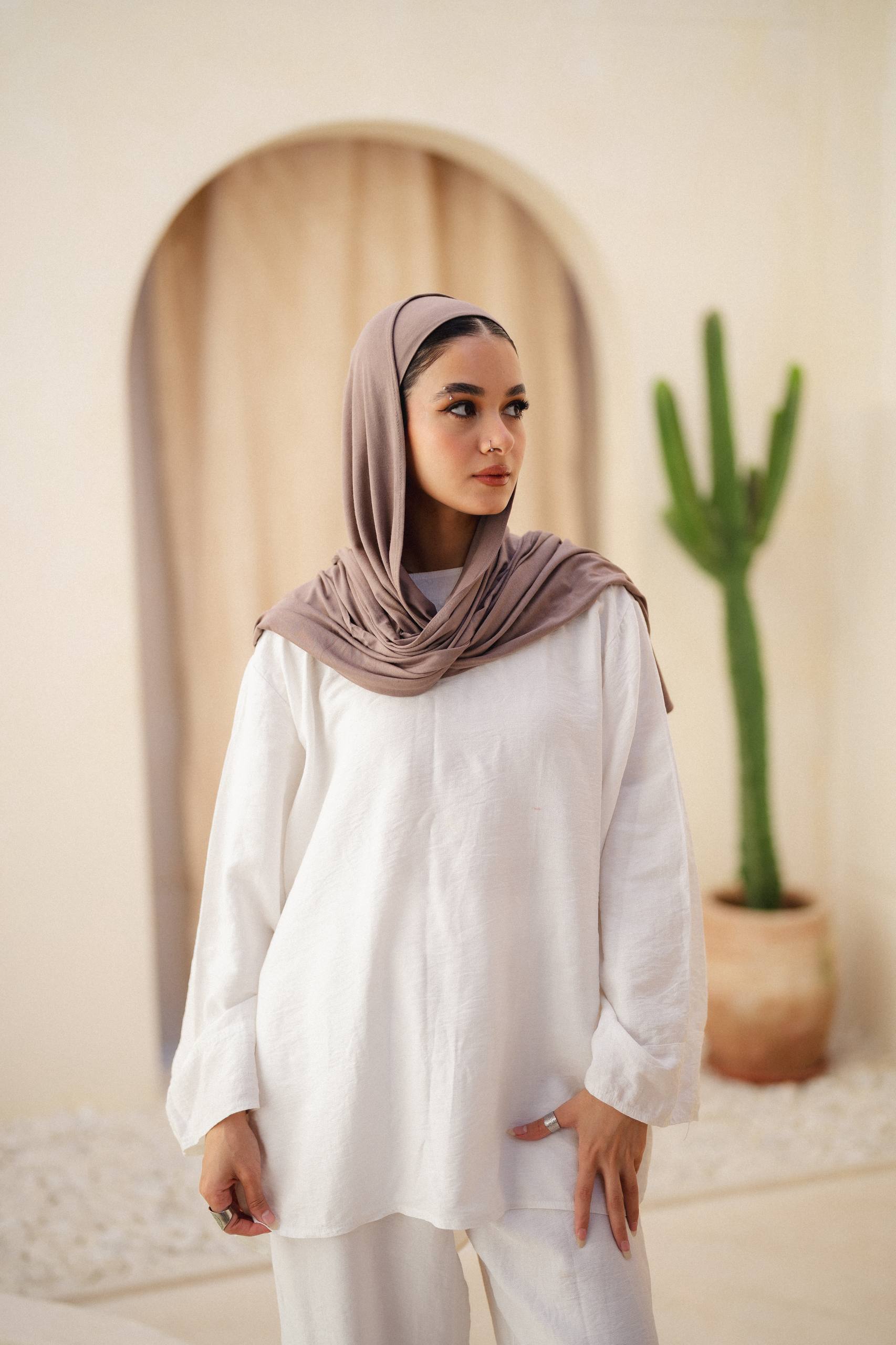 Soft-Taupe Gel with Bandana