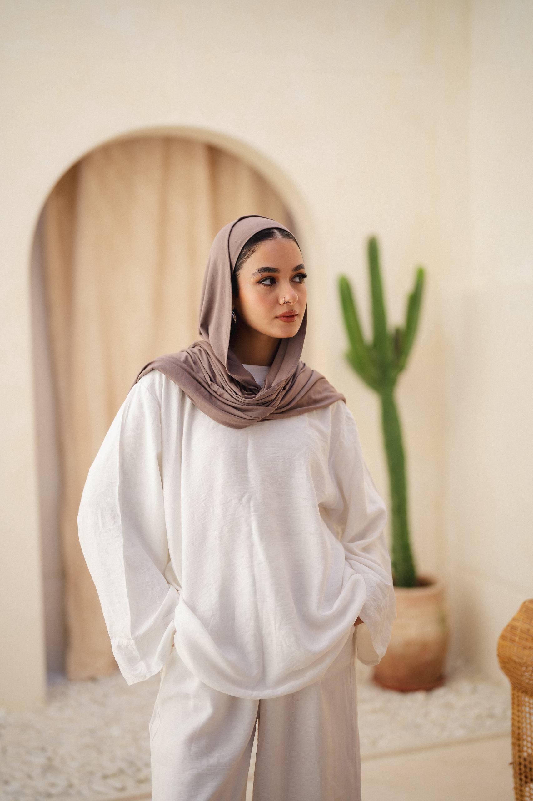 Soft-Taupe Gel with Bandana